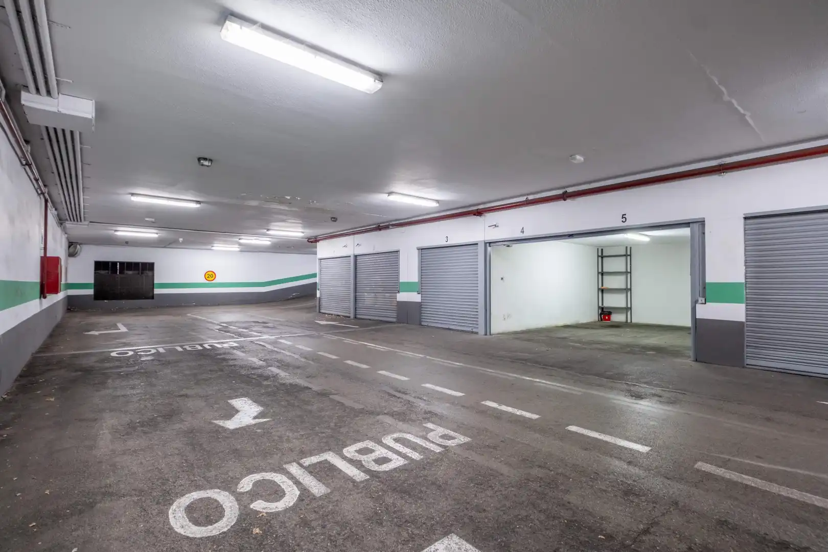 Parking de Piso en venta en Zaragoza con Calefacción, Terraza y Balcón