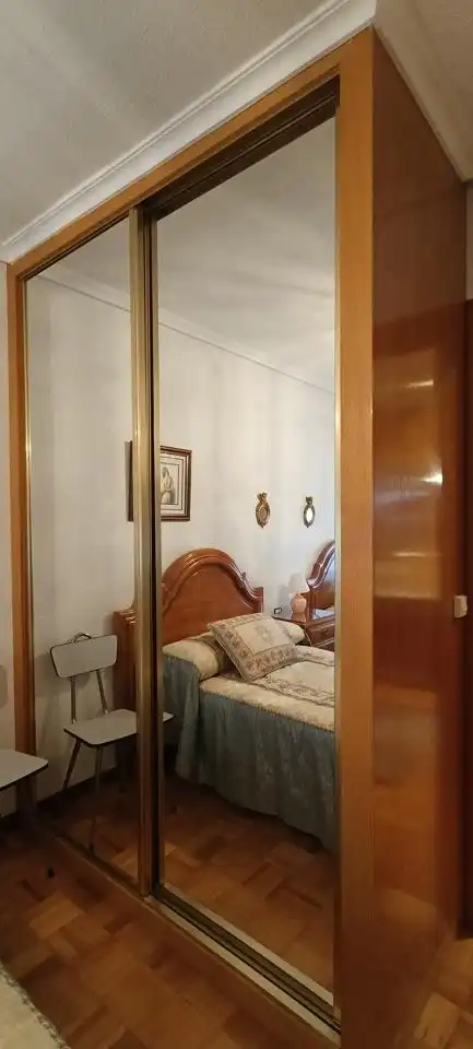 Habitación de Apartamento en venta en León Capital  con Calefacción, Parquet y Terraza