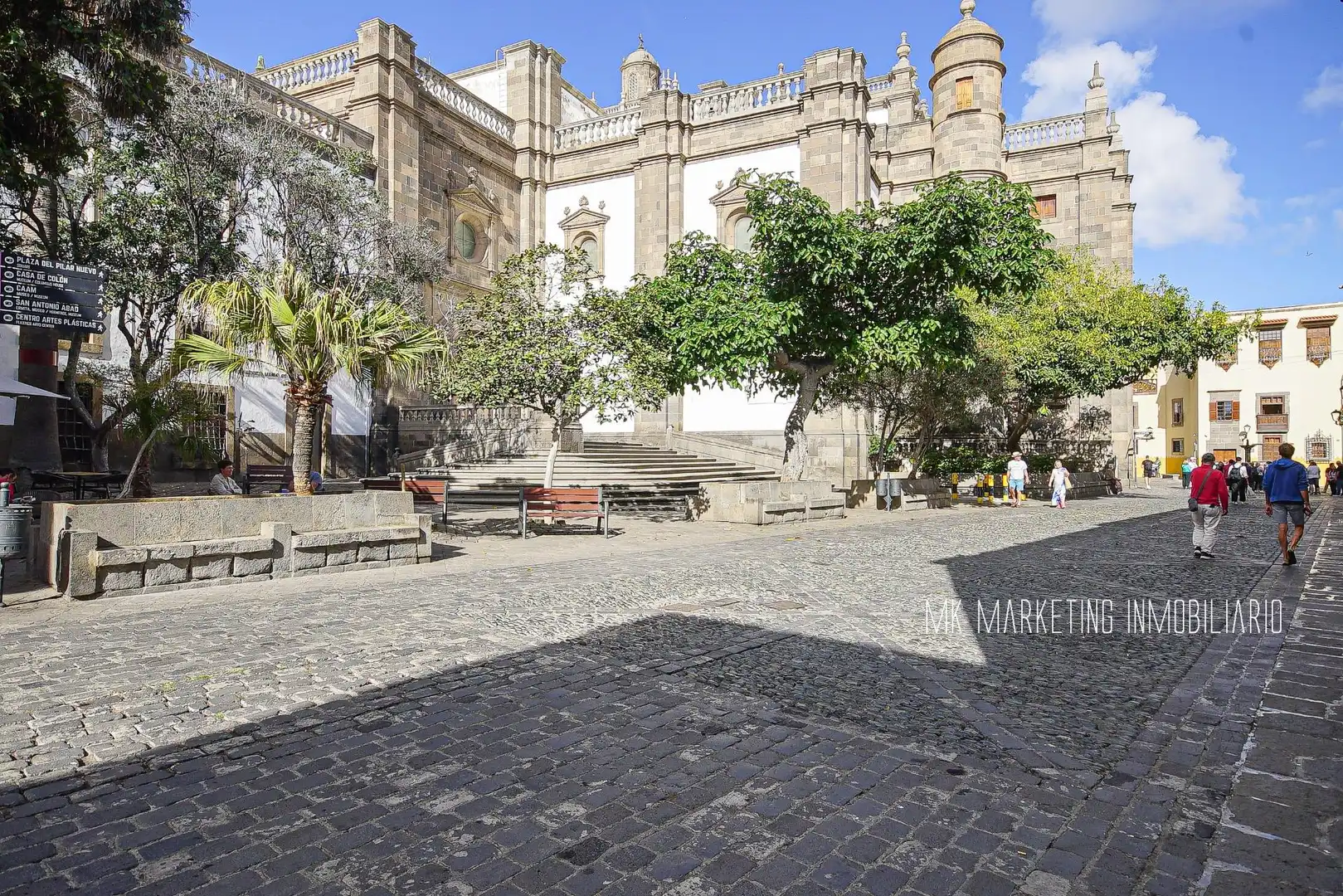 Vista exterior de Casa o xalet en venda en Las Palmas de Gran Canaria amb Terrassa i Balcó