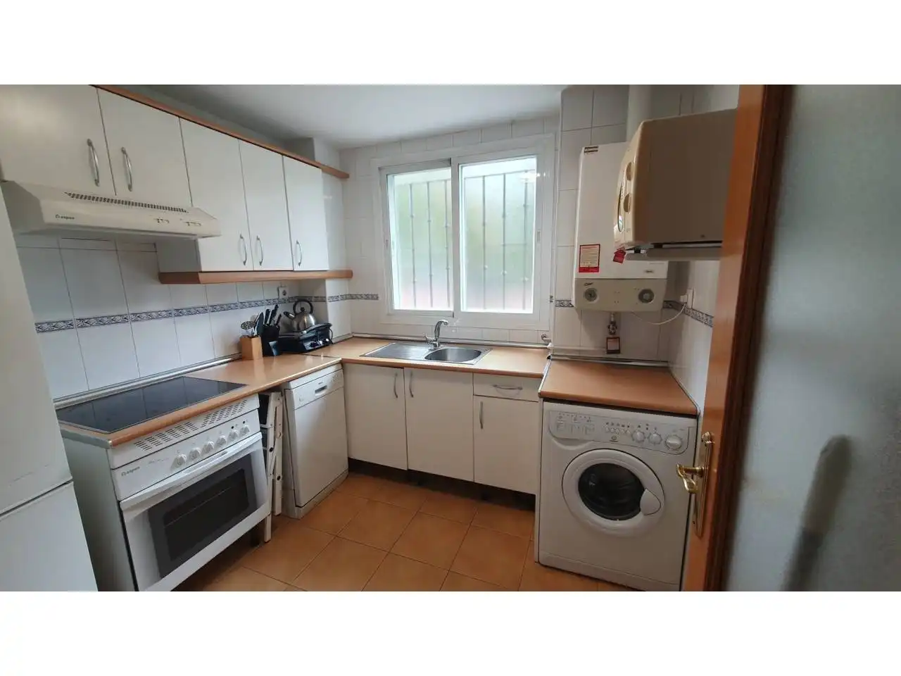 Kitchen of Flat for rent in Pinto  with Heating and Furnished