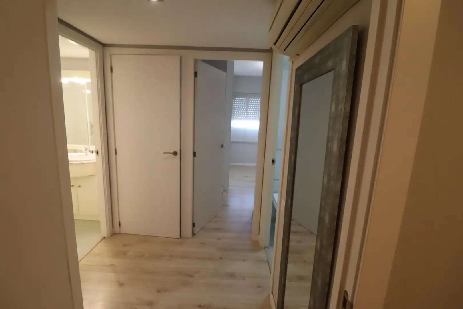 Flat for rent in Valencia  with Air Conditioner
