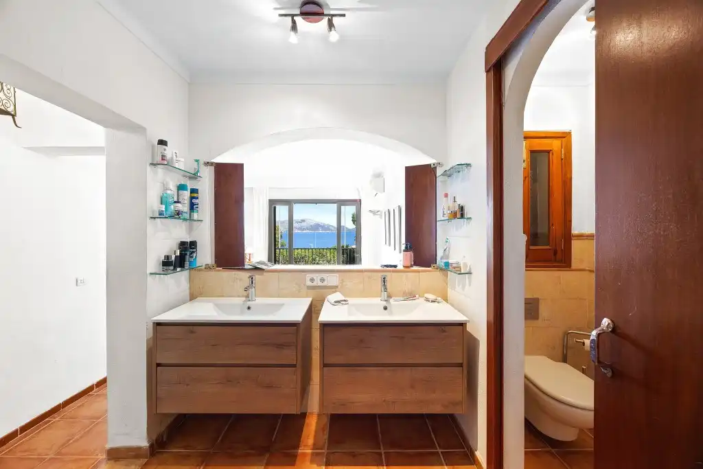 Bany de Casa o xalet en venda en Alcúdia amb Aire condicionat, Jardí privat i Terrassa