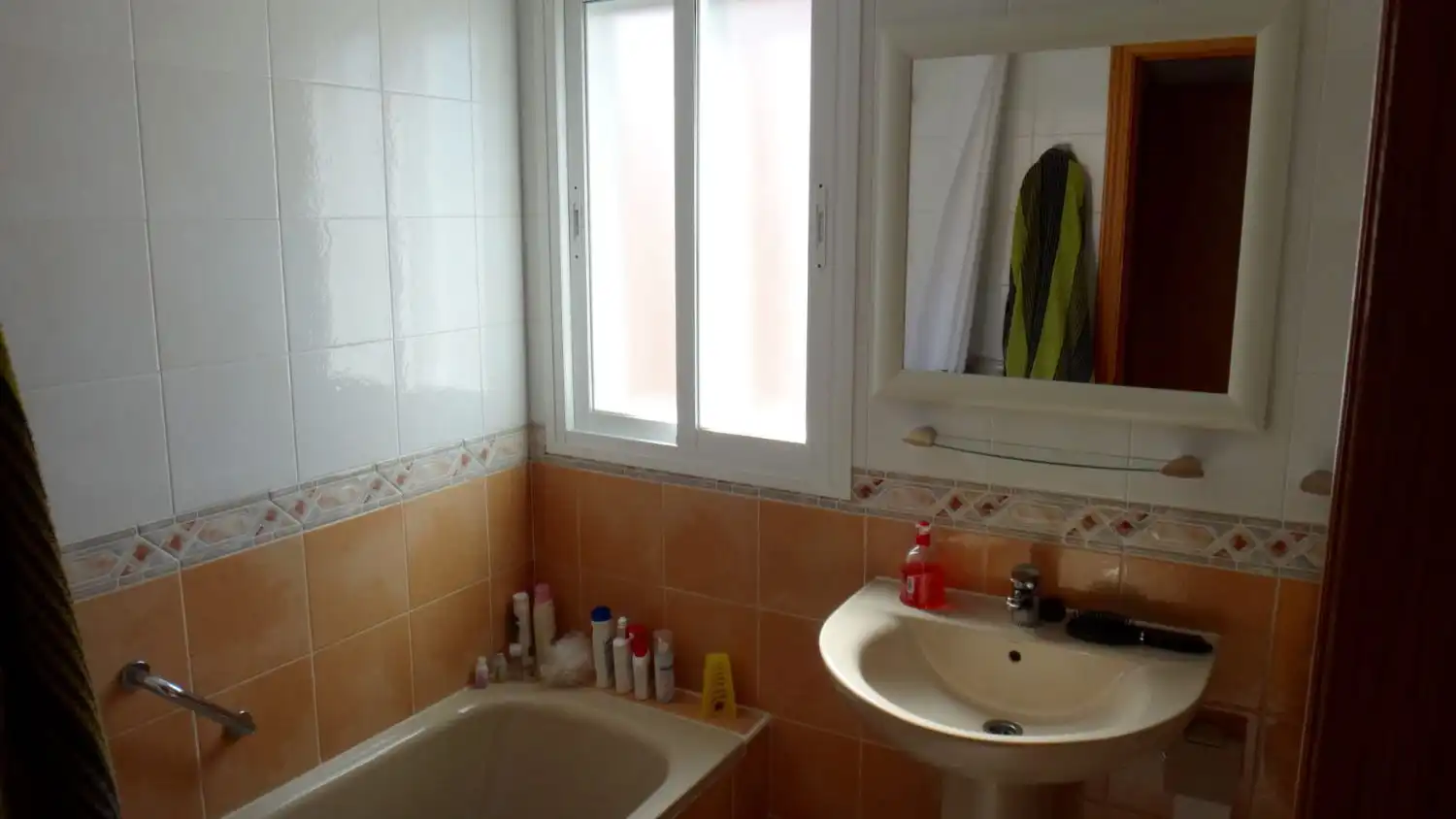 Badezimmer von Wohnung zur Miete in Humanes de Madrid mit Klimaanlage und Heizung