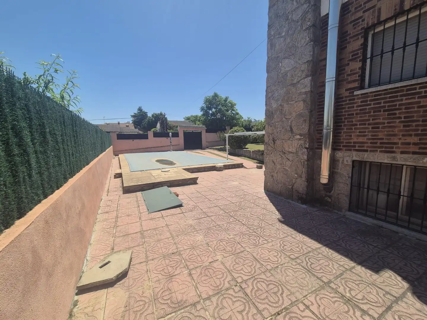 Garden of Houses for sale in Aldea del Fresno  with Air Conditioner, Heating and Swimming Pool