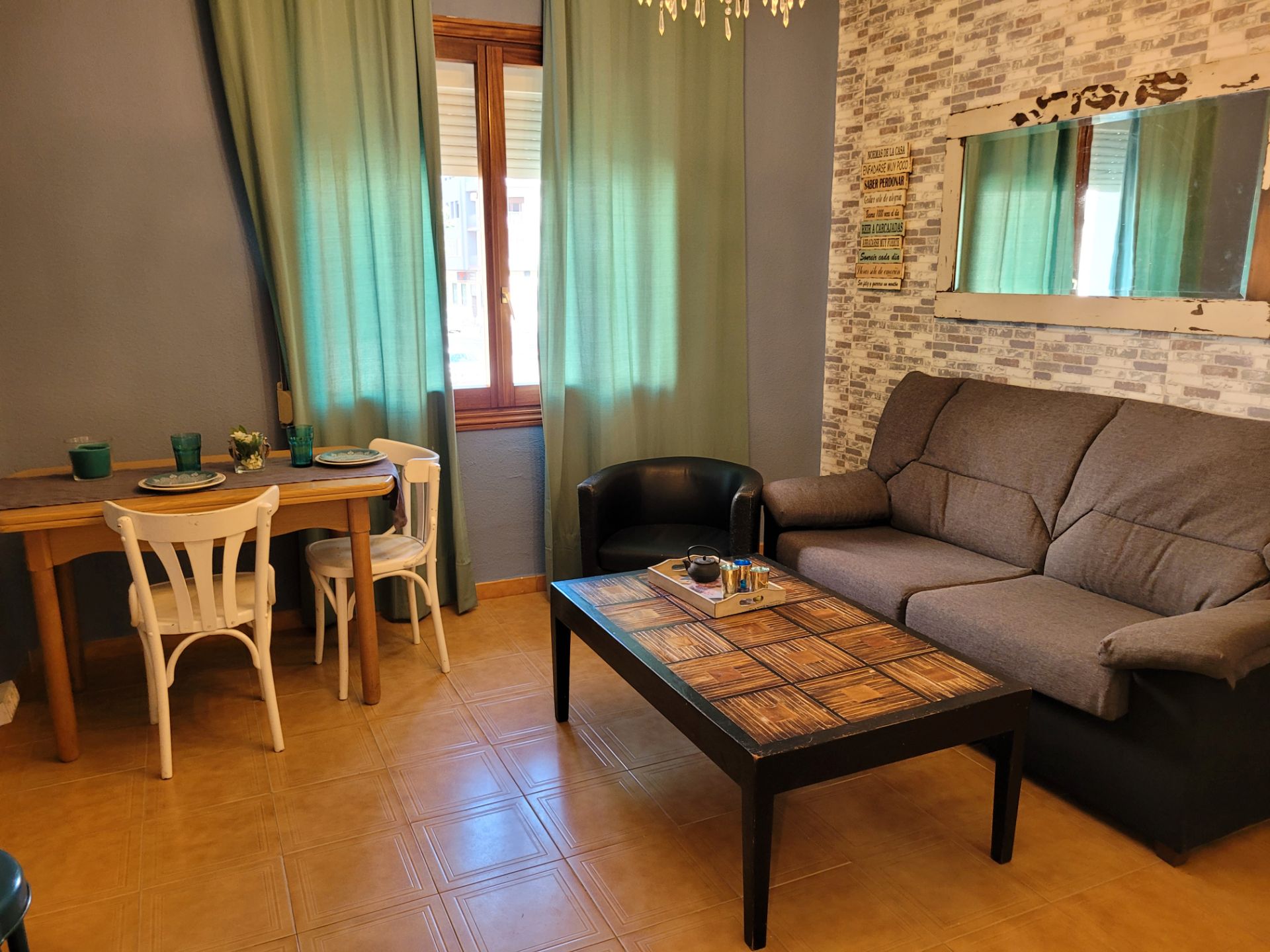 Sala de estar de Piso de alquiler en Cuenca Capital con Calefacción, Amueblado y Horno