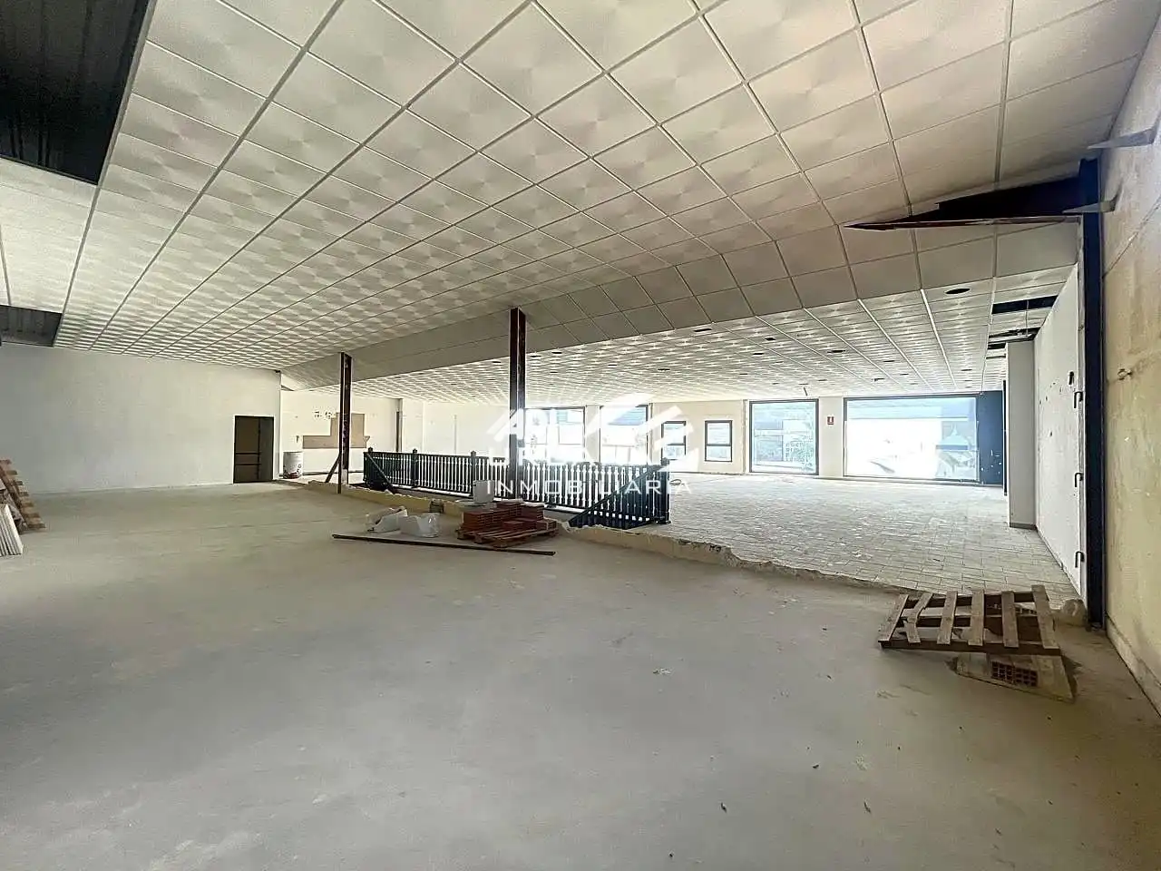 Nau industrial de lloguer en Lucena