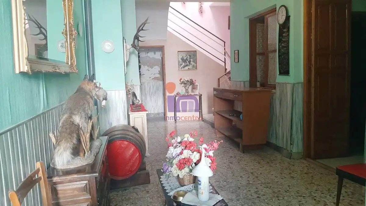Casa con terraza en venta en Valdepeñas, imagen 2