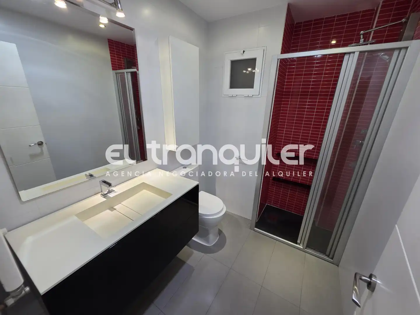 Bathroom of Flat for rent in Madrid  with Air Conditioner, Furnished and Washing machine