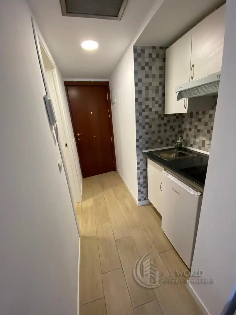 Cuina de Estudi de lloguer en Madrid amb Aire condicionat, Calefacció i Moblat