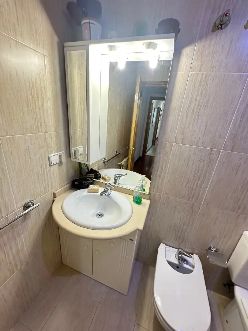 Baño de Piso de alquiler en Ourense Capital  con Calefacción, Parquet y Trastero