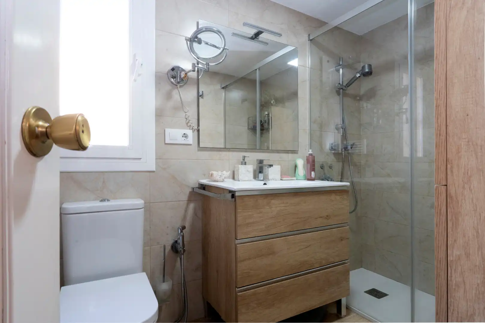 Badezimmer von Wohnung zum Verkauf in Jaén mit Klimaanlage, Heizung und Privatgarten