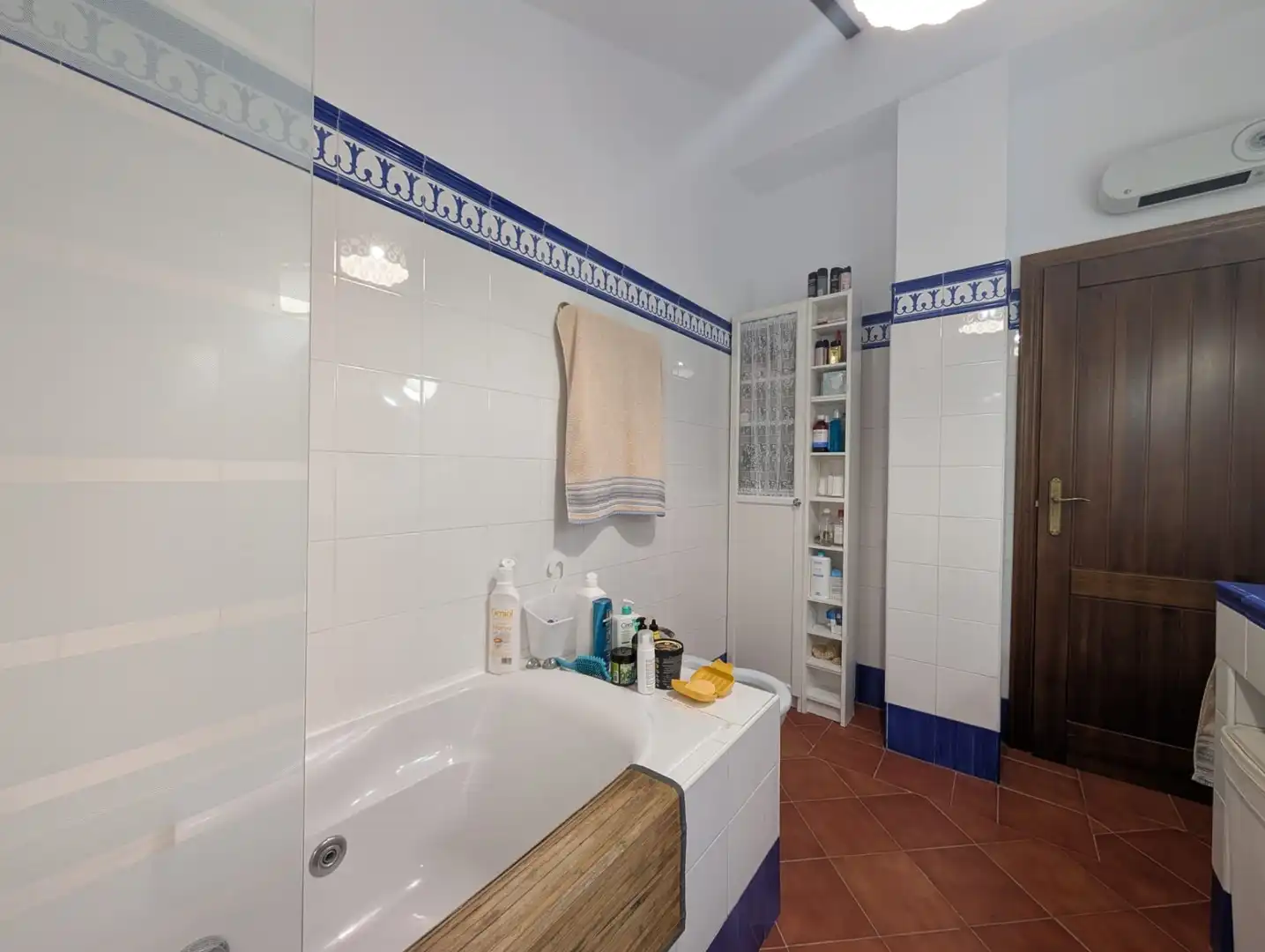 Bathroom of Houses for sale in Aljaraque  with Air Conditioner and Swimming Pool