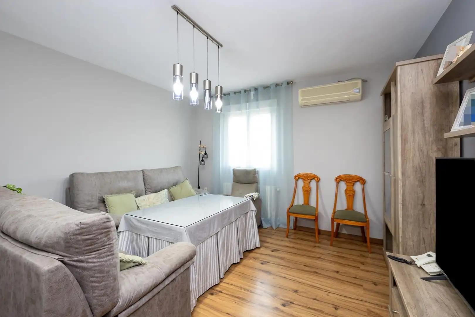 Dormitori de Casa adosada en venda en La Zubia amb Aire condicionat, Terrassa i Traster