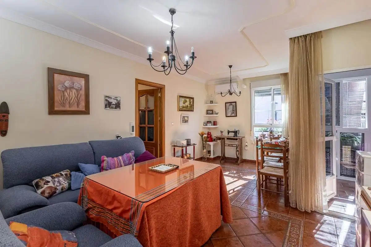 Dining room of Flat for sale in  Granada Capital