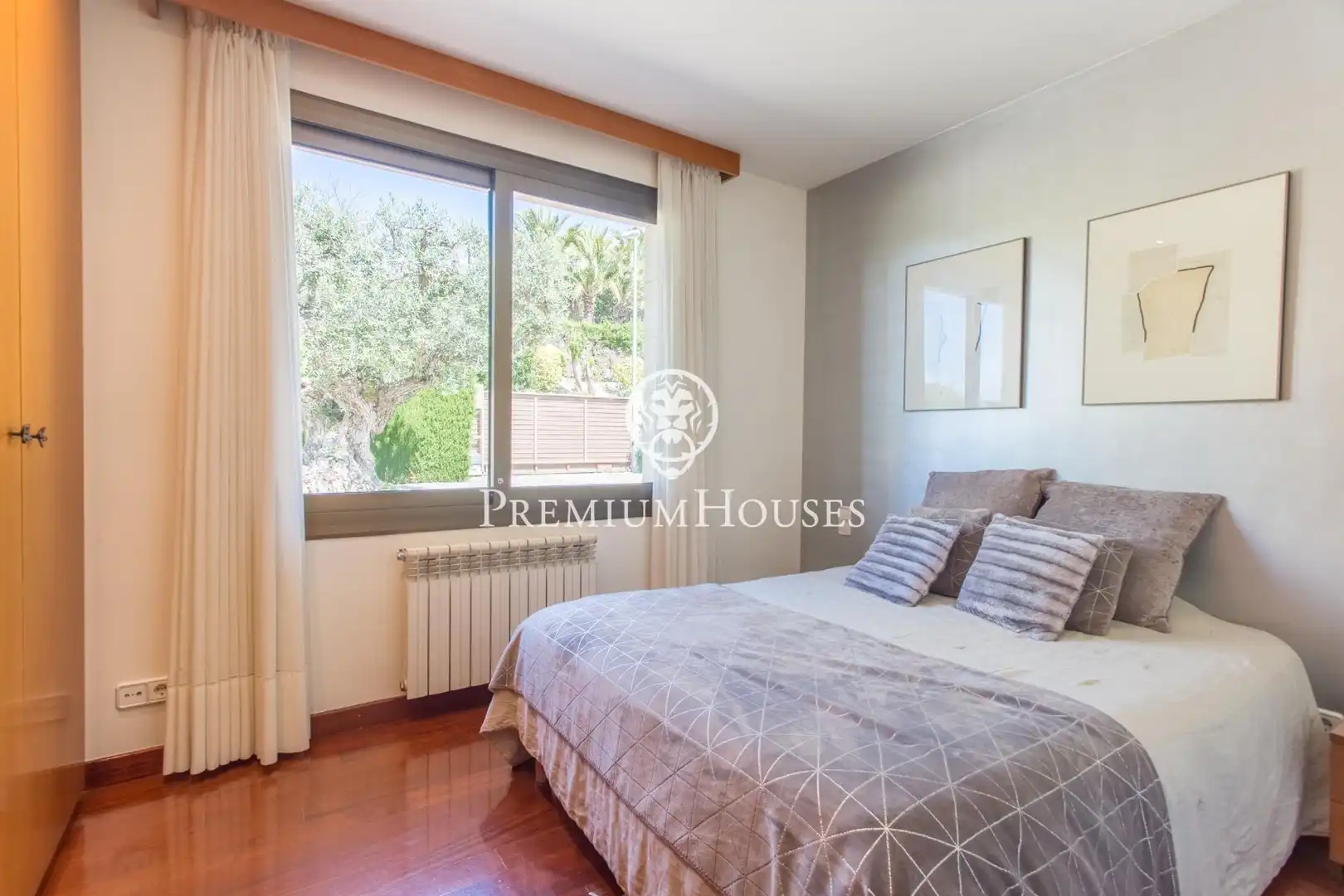 Dormitori de Casa o xalet en venda en Alella amb Aire condicionat, Calefacció i Jardí privat
