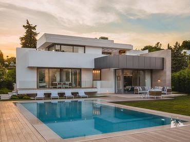 Villa con balcone in vendita a Calle Hortensia 52