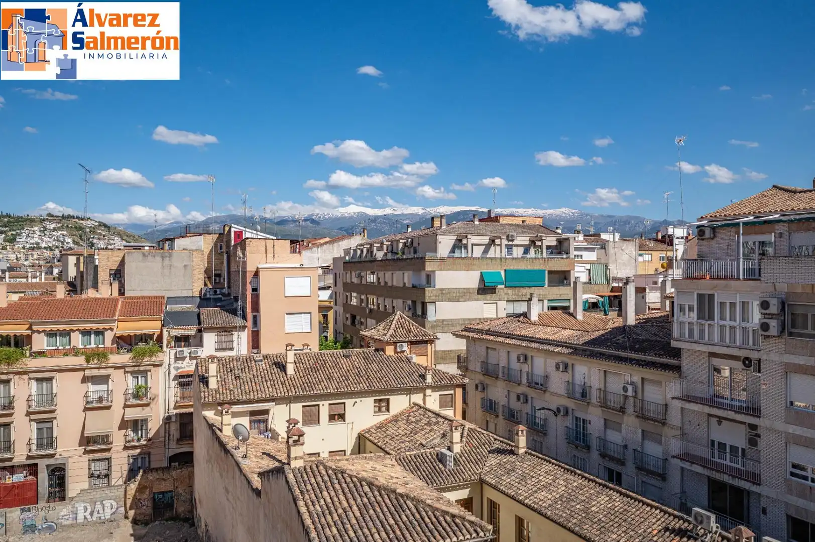 Vista exterior de Piso en venta en Granada con Terraza y Balcón