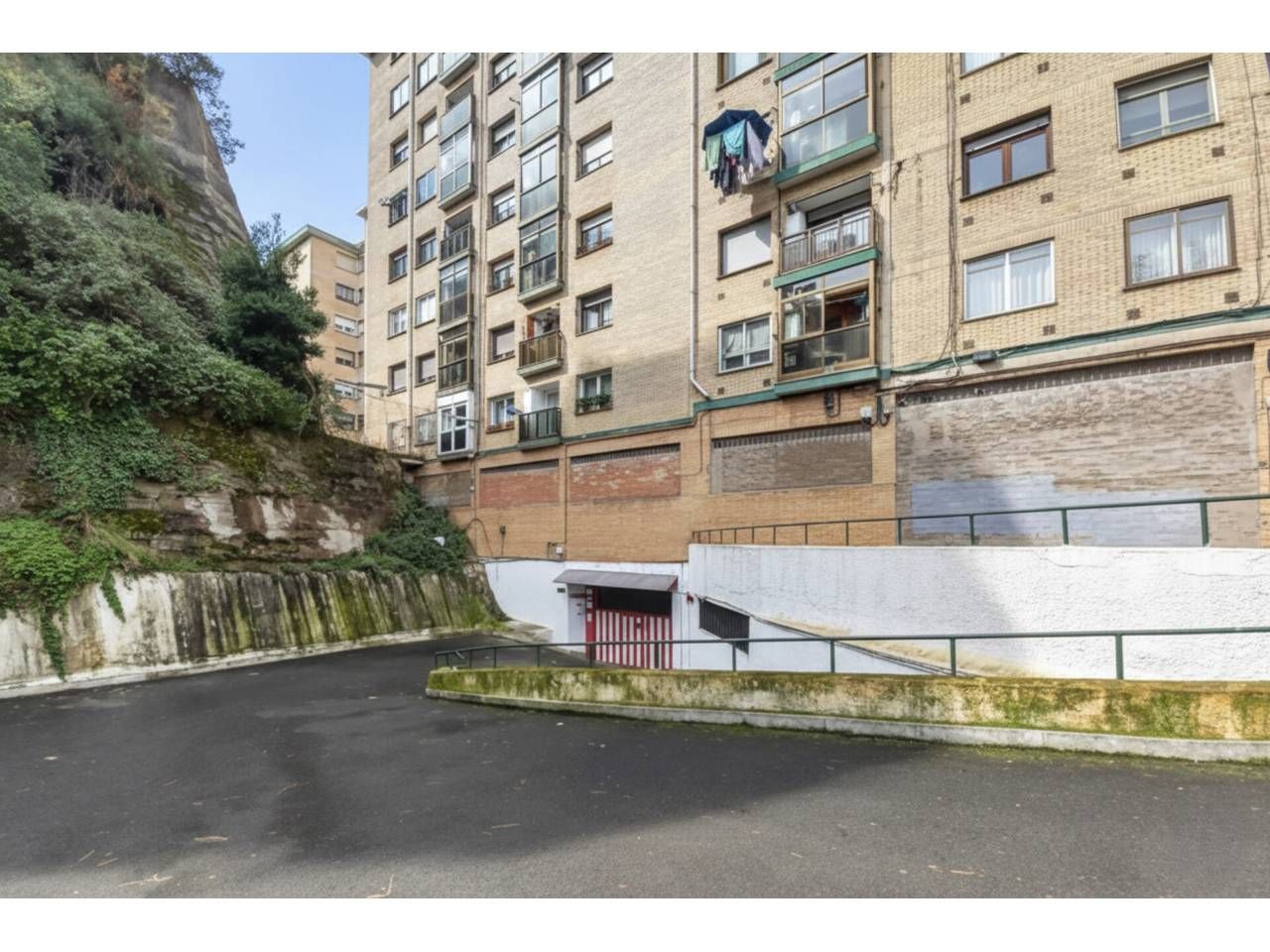 Vista exterior de Traster en venda en Bilbao 