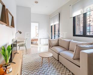 Sala d'estar de Apartament de lloguer en  Madrid Capital amb Aire condicionat, Calefacció i Parquet