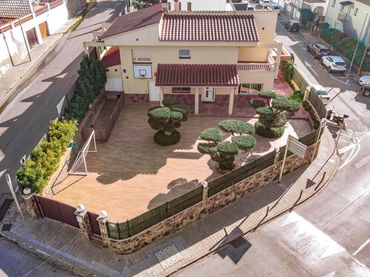 Casa amb piscina en venda a pau casals