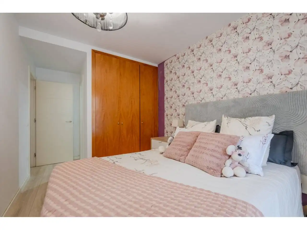 Bedroom of Flat for sale in Girona  with Heating, Parquet flooring and Storage room