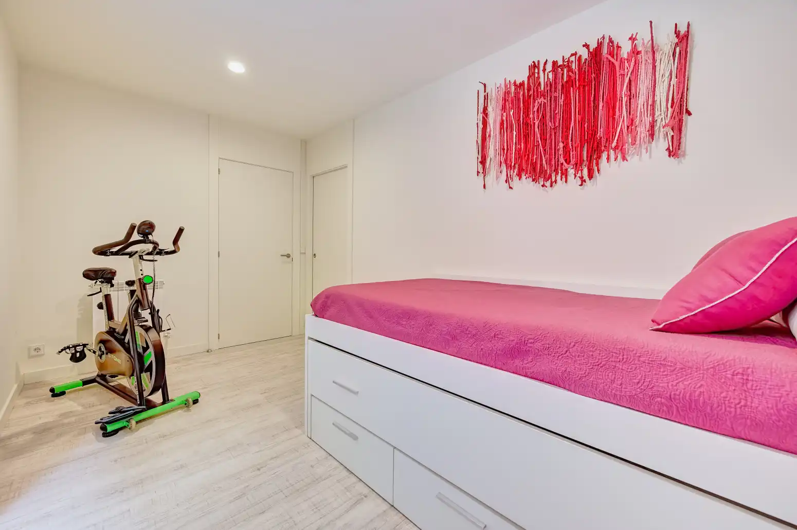 Habitación de Piso en venta en  Pamplona / Iruña con Calefacción, Parquet y Amueblado
