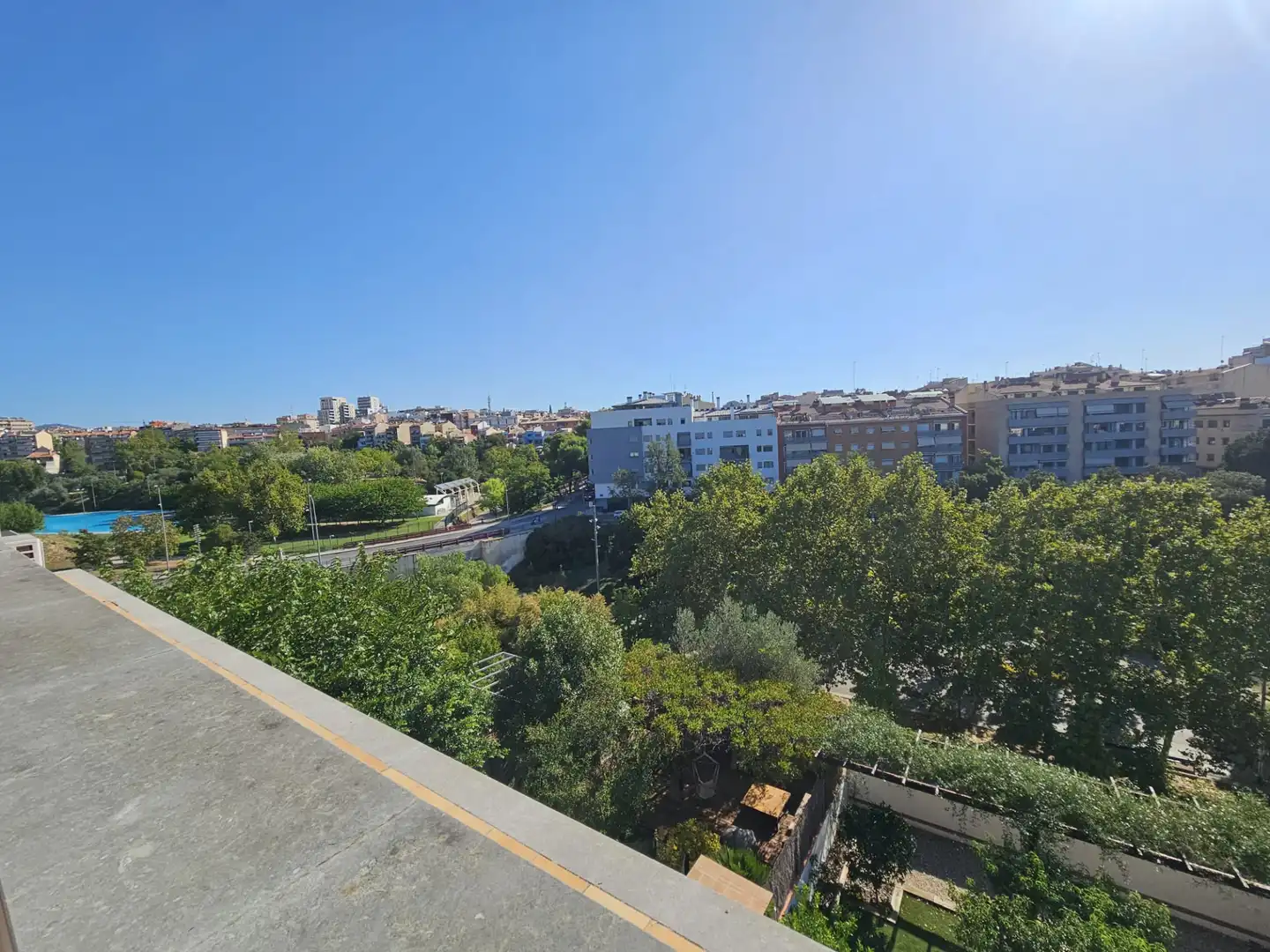 Vista exterior de Dúplex en venta en Terrassa con Calefacción, Parquet y Terraza