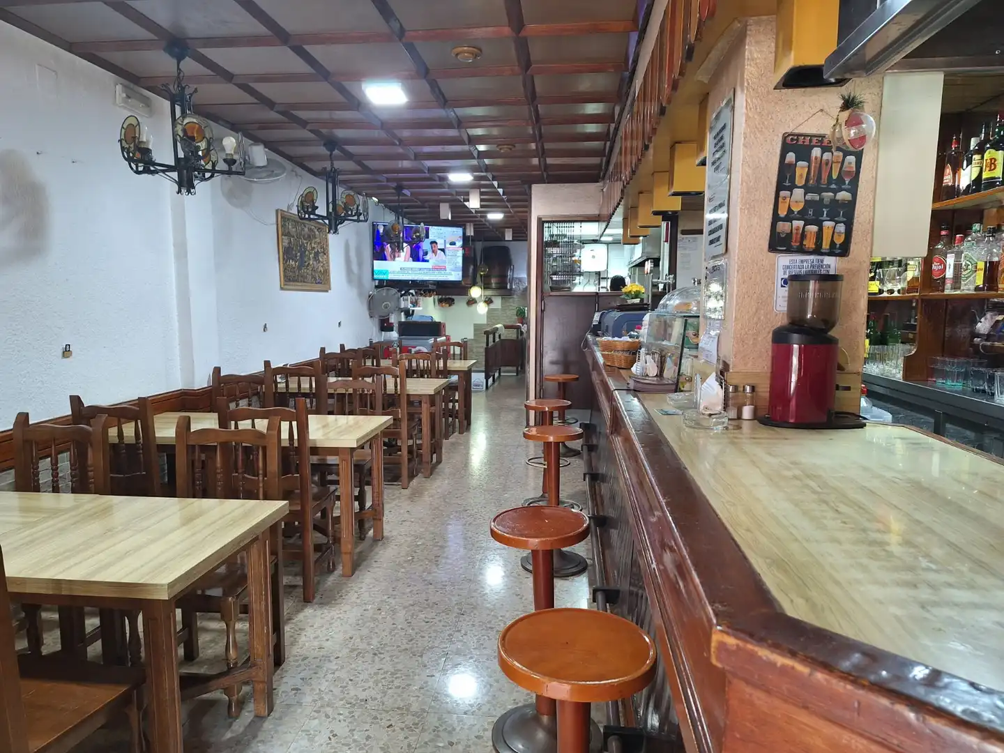 Business premises for transfer in Les Corts, imagen 3