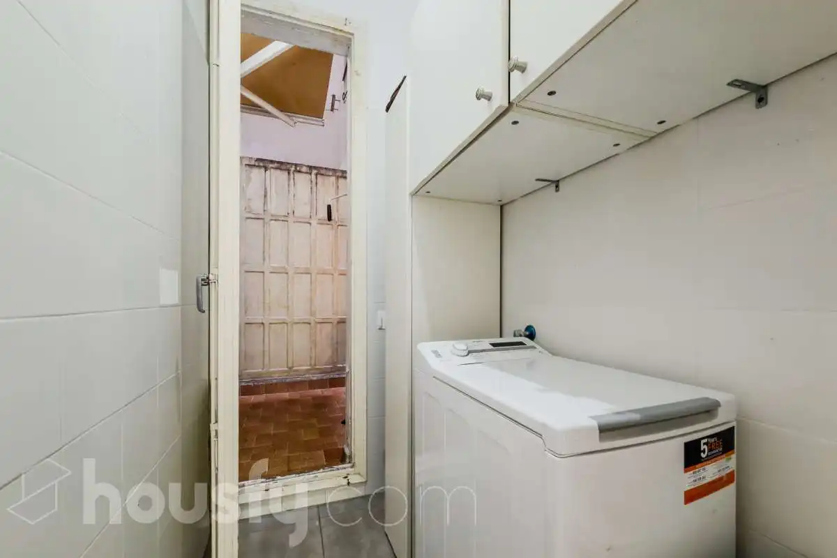 Bedroom of Flat for sale in Barcelona  with Heating, Terrace and Furnished