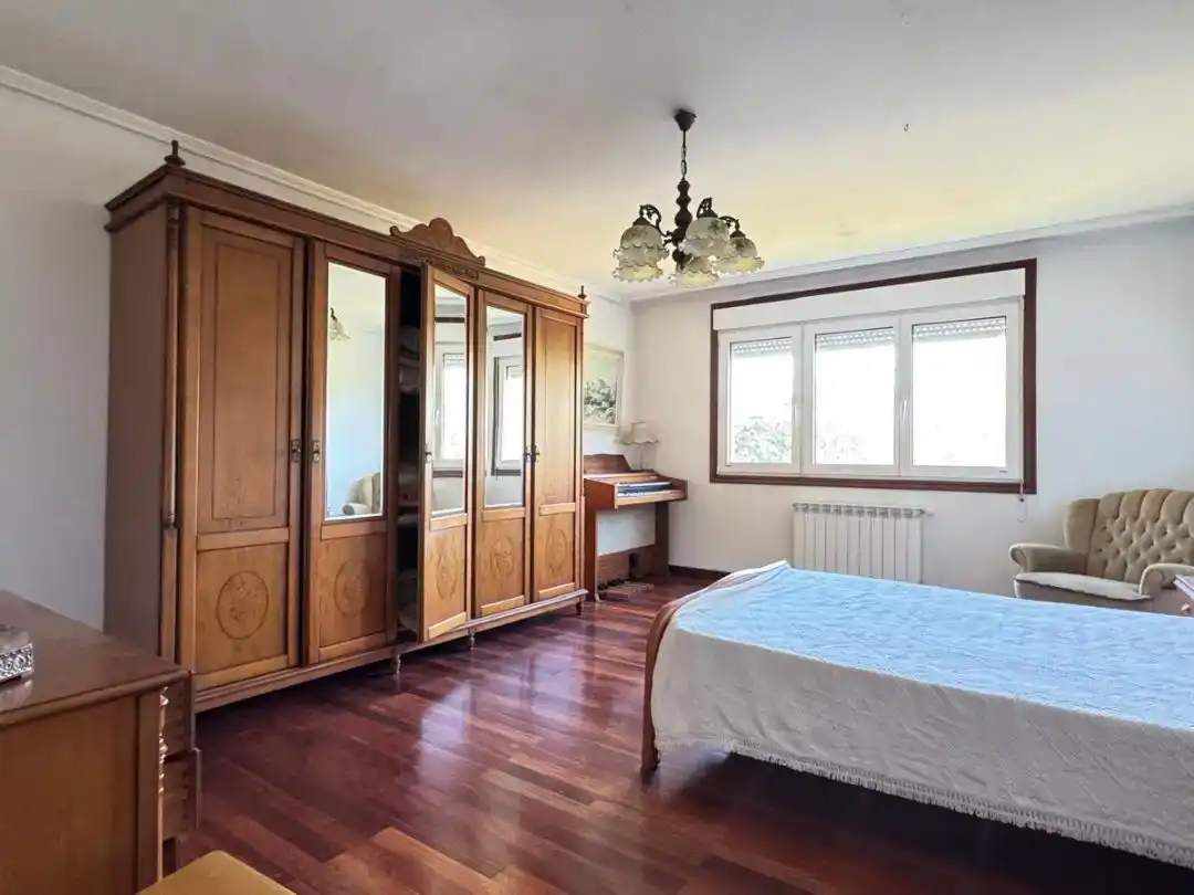 Dormitori de Casa o xalet en venda en Cangas  amb Aire condicionat i Balcó