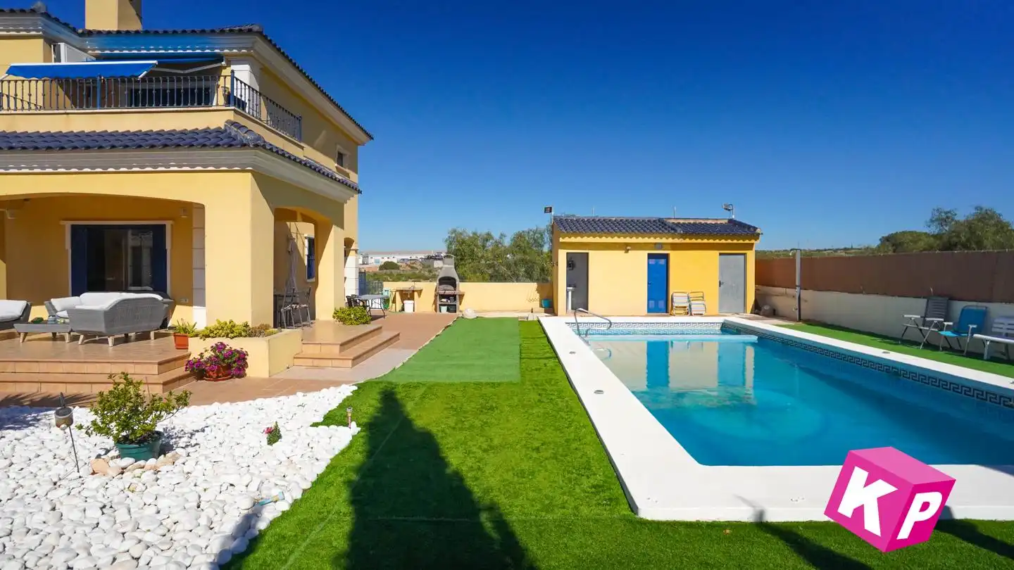 Piscina de Casa o xalet en venda en Santa Pola amb Aire condicionat, Jardí privat i Terrassa