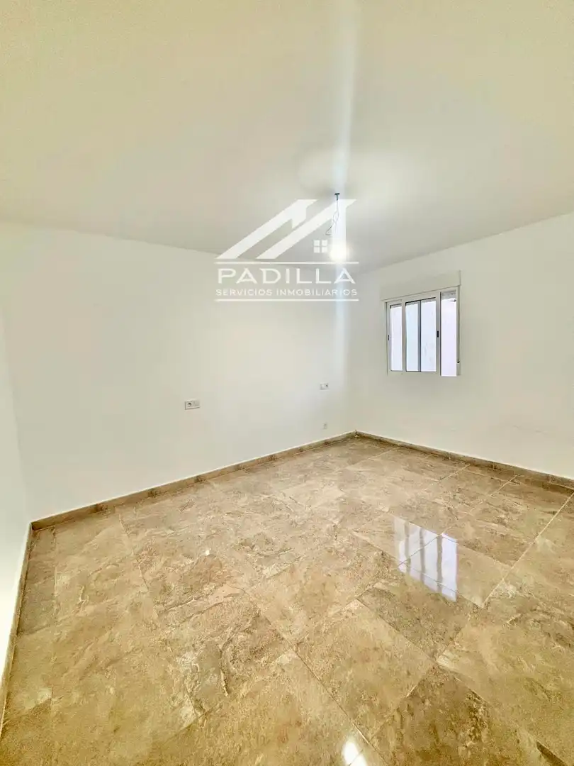 Habitación de Casa adosada en venta en El Viso de San Juan con Calefacción