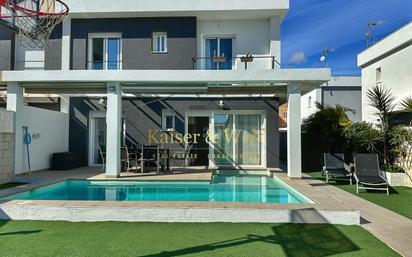 Piscina de Casa adosada en venda en Santa Pola amb Aire condicionat, Jardí privat i Traster