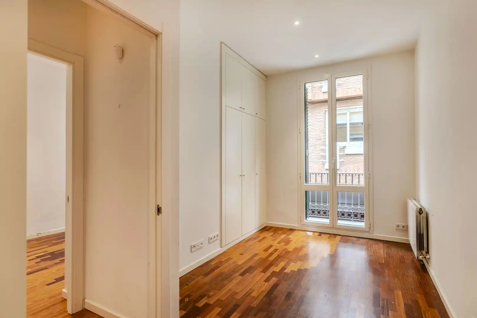 Habitación de Casa adosada en venta en Barcelona con Parquet y Terraza