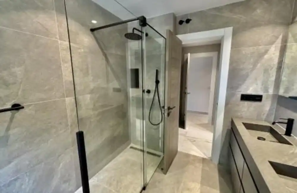 Bany de Apartament de lloguer en Marbella amb Aire condicionat, Calefacció i Terrassa