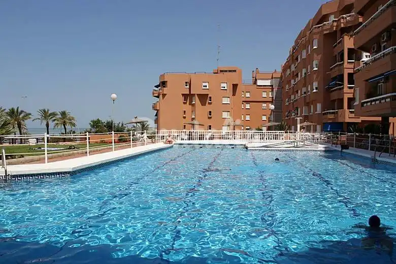 Piscina de Apartamento de alquiler en Sanlúcar de Barrameda con Amueblado, Lavadora y Microondas