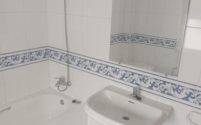 Bathroom of Flat for sale in Quintanar de la Orden  with Heating and Parquet flooring