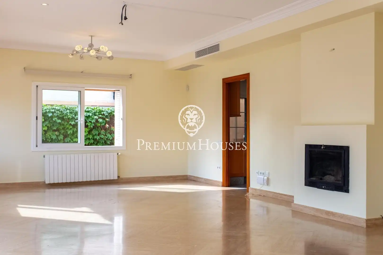 Sala d'estar de Casa o xalet en venda en Vilassar de Dalt amb Calefacció, Jardí privat i Terrassa