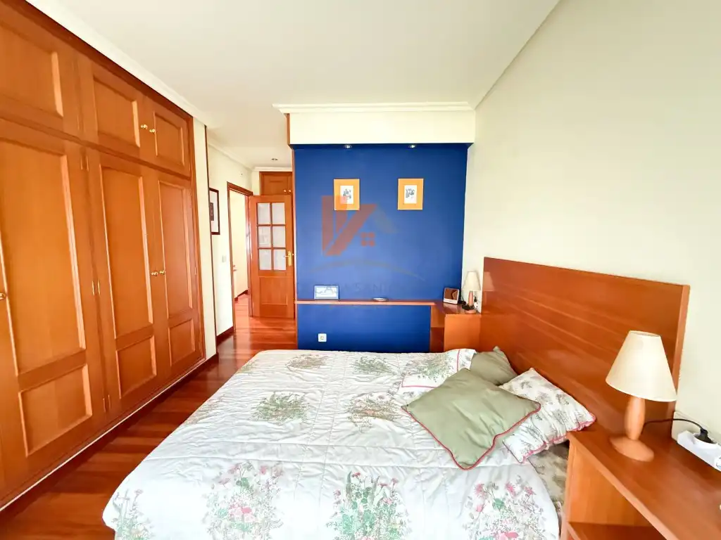 Habitación de Casa adosada en venta en Brión con Jardín privado, Terraza y Piscina