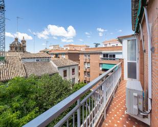 Vista exterior de Àtic en venda en  Granada Capital amb Aire condicionat, Terrassa i Balcó