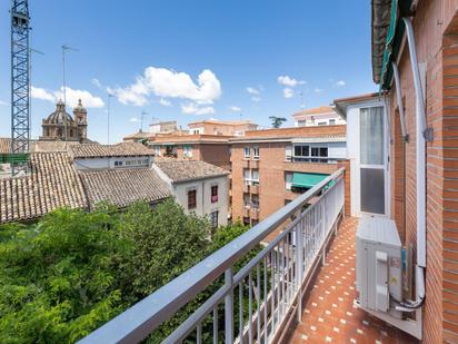 Vista exterior de Àtic en venda en  Granada Capital amb Aire condicionat, Terrassa i Balcó