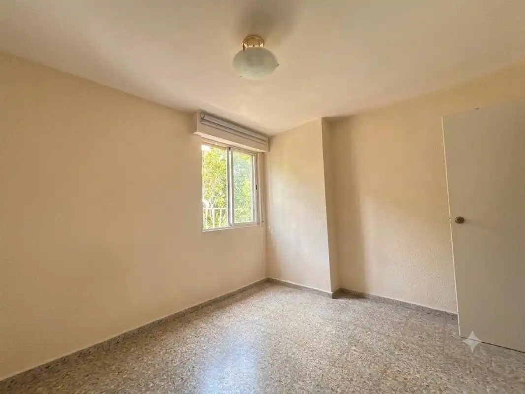 Habitación de Planta baja en venta en Madrid con Calefacción