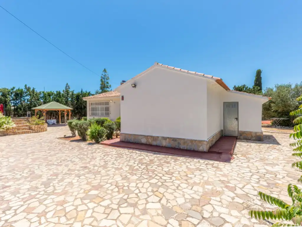 Vista exterior de Casa o xalet en venda en San Vicente del Raspeig / Sant Vicent del Raspeig amb Piscina