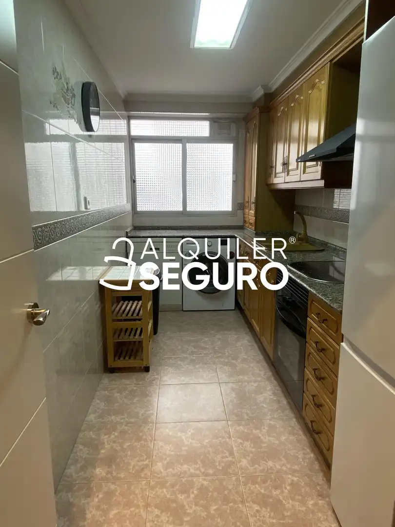 Cuina de Pis de lloguer en Mislata amb Aire condicionat, Calefacció i Moblat
