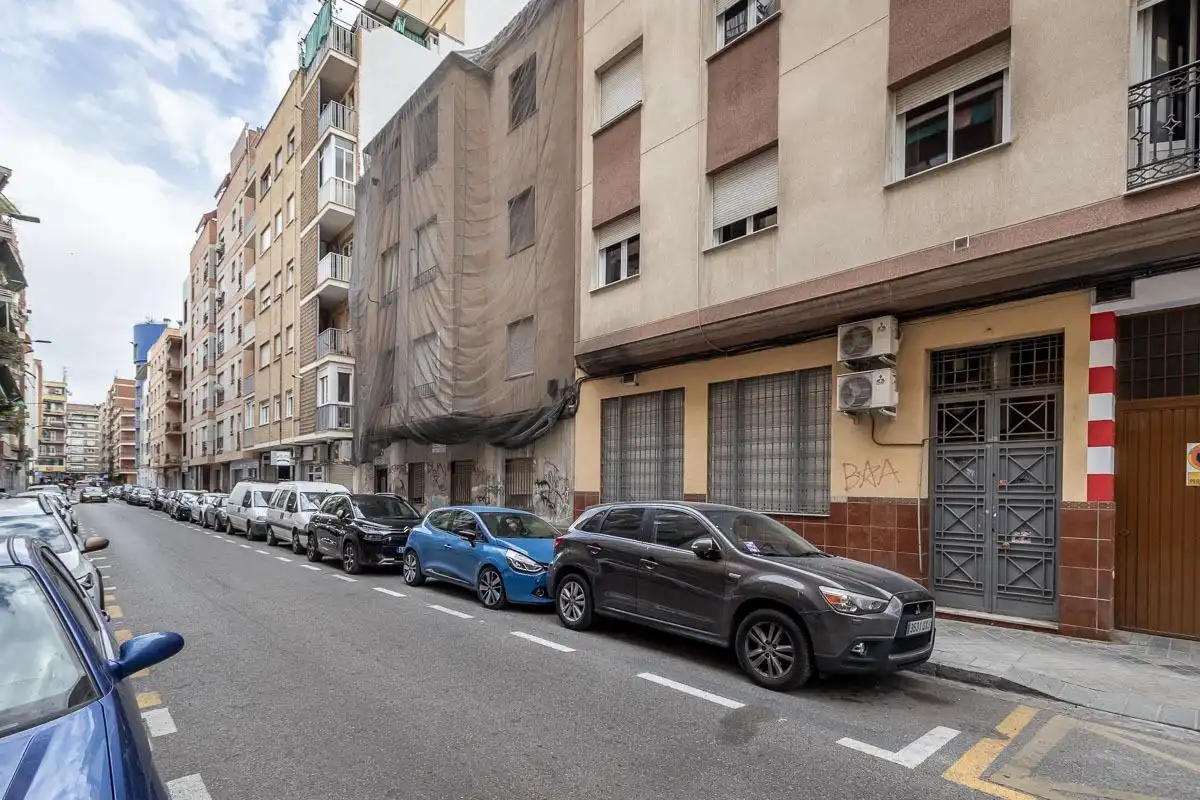Vista exterior de Local en venta en Granada con Aire acondicionado