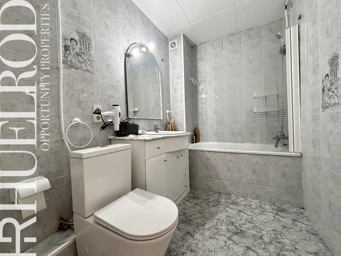 Bathroom of Flat for sale in Mataró  with Air Conditioner, Heating and Terrace