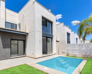 Vista exterior de Casa o xalet en venda en Orihuela amb Terrassa i Piscina