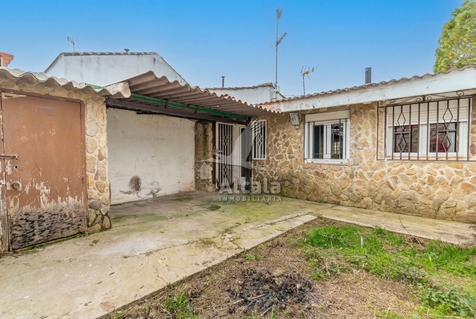 Vista exterior de Casa adosada en venta en Trijueque con Calefacción