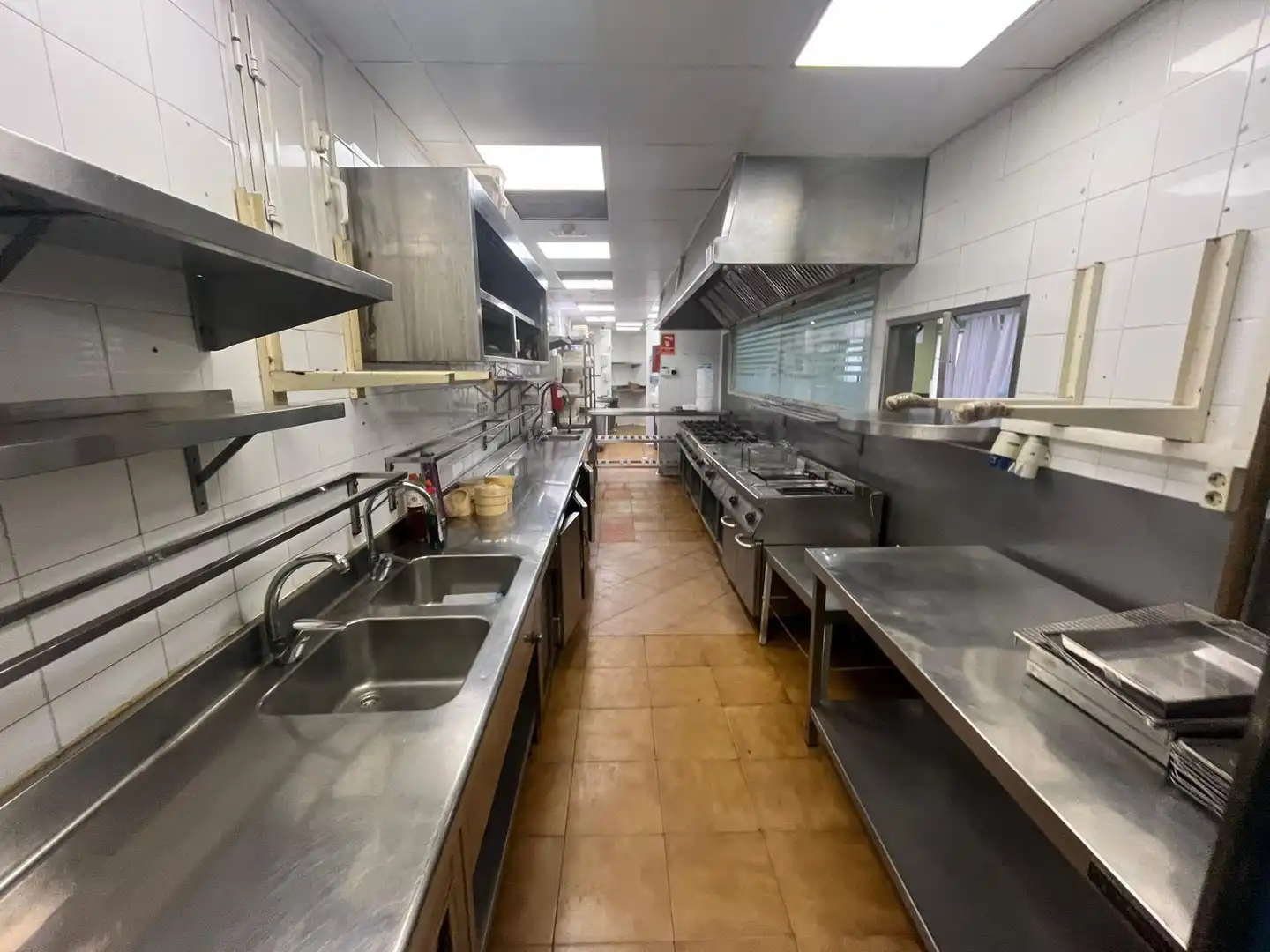 Cocina de Local en traspaso en Sevilla con Amueblado