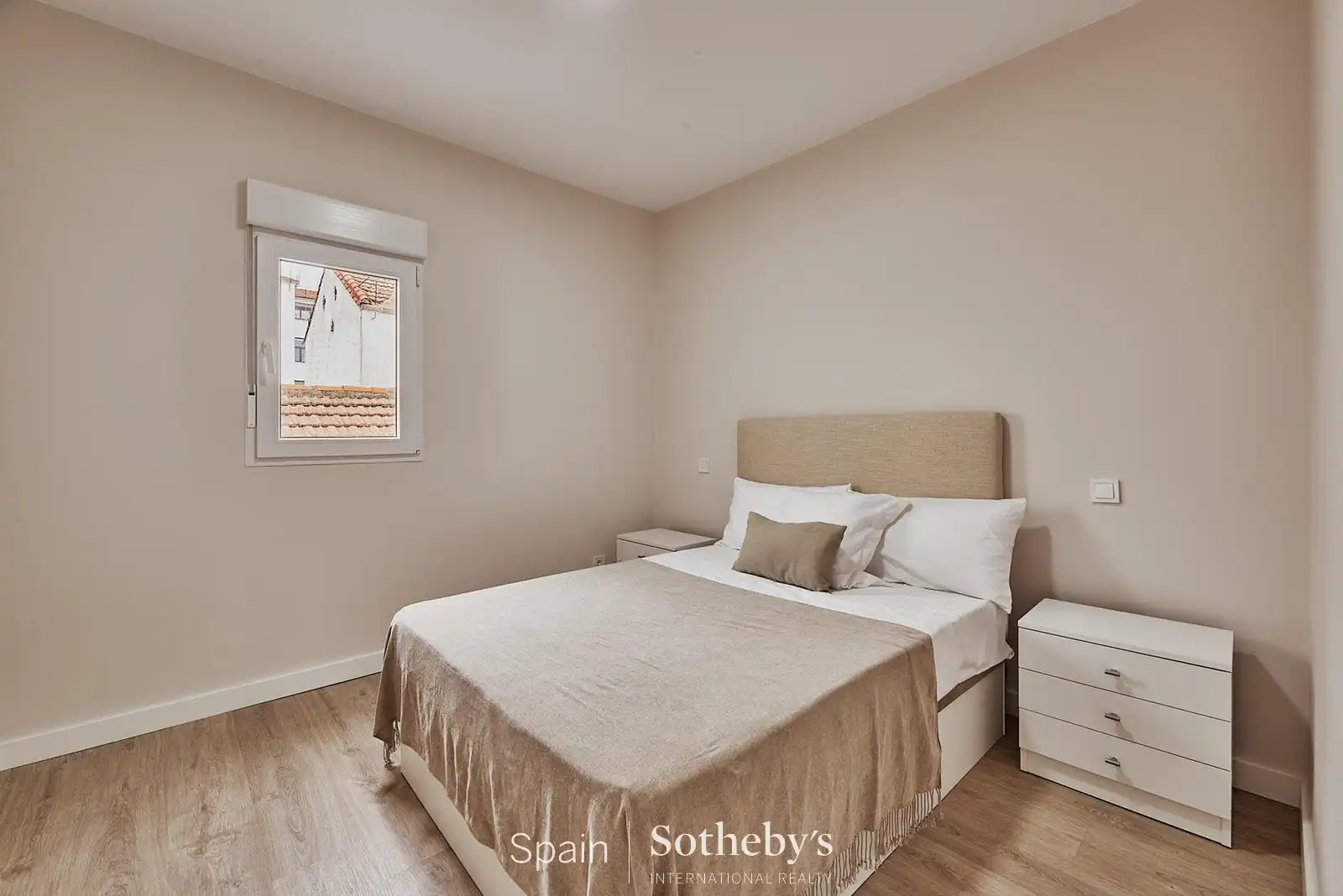 Dormitori de Apartament en venda en Madrid amb Aire condicionat i Calefacció